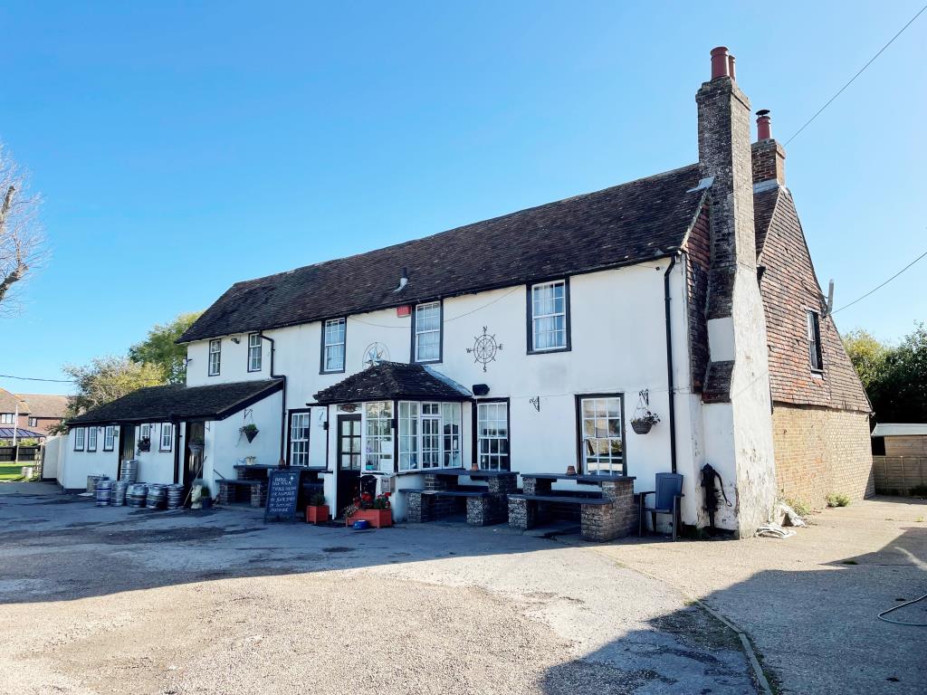 Lot: 76 - PUBLIC HOUSE IN LOVELY RURAL LOCATION -